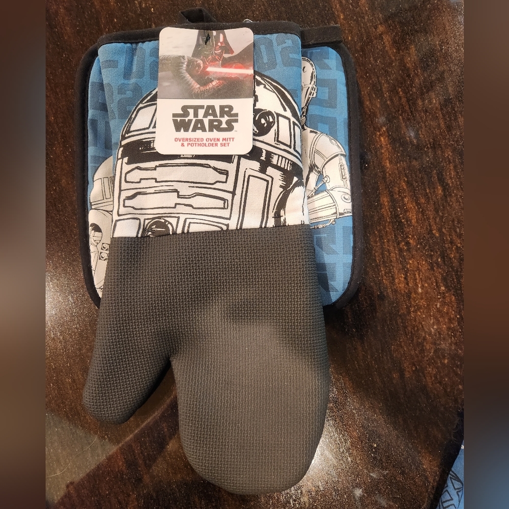 Star Wars Disney Apron, Oven Mitt, and Kitchen Towel Set ♥ - Picture 4 of 6